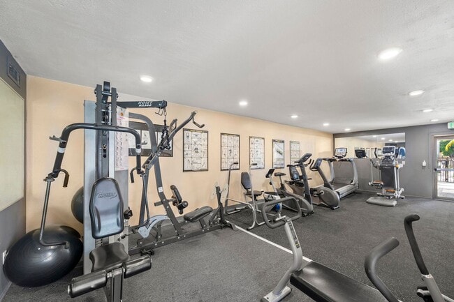 Building Photo - Mission Valley 1 BR/1 BA Condominium at Ra...