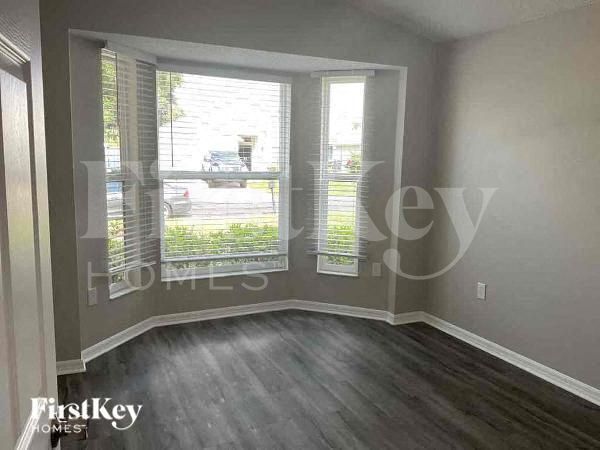Building Photo - 242 Lady Diana Dr