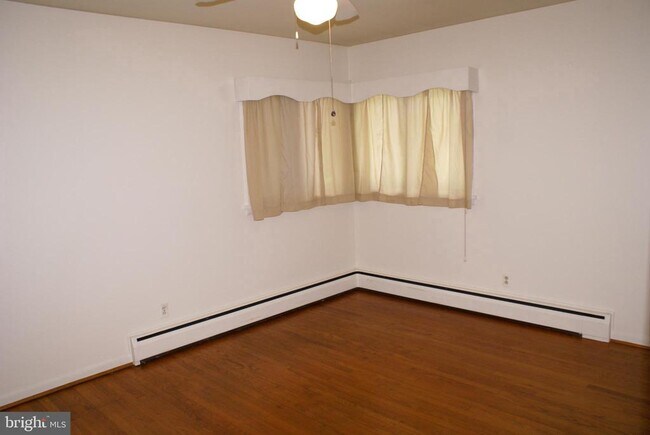 Building Photo - 6056 Lincoln Way W