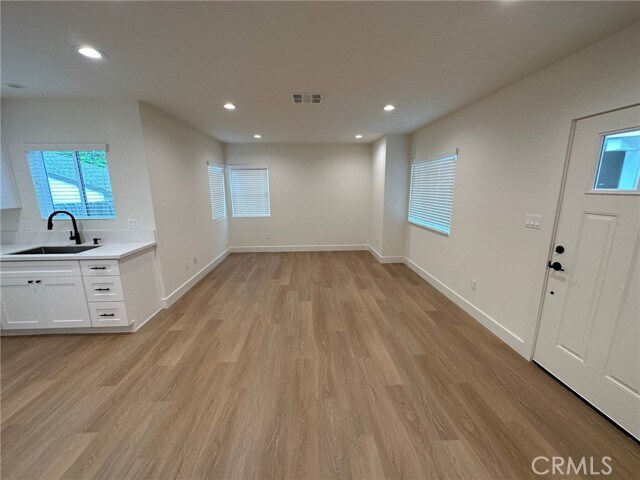 Building Photo - 1155 N Currier Ave