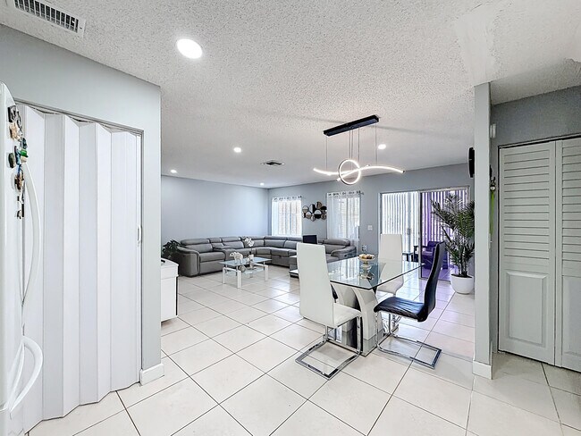 Building Photo - 3586 La Playas Ct