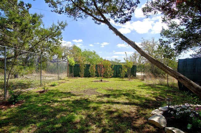 Building Photo - 110 Real Woods View E