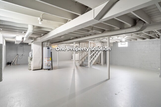 Building Photo - 5043 Washington St