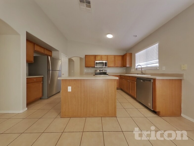 Building Photo - 22371 W Solano Dr