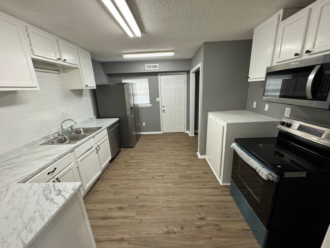 Building Photo - Birmingham/Southwest