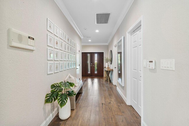 Building Photo - 1080 SW 17th St