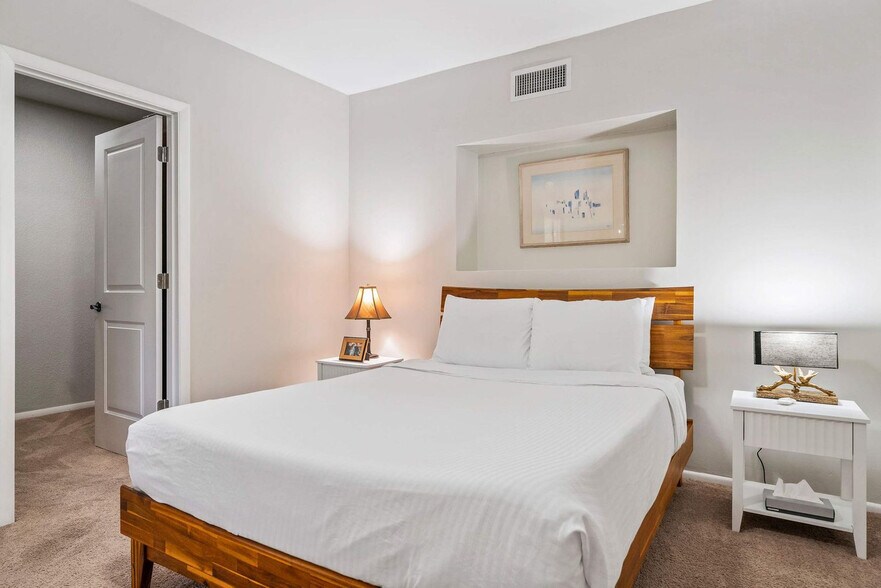 Building Photo - 5190 W Pso Del Barranco