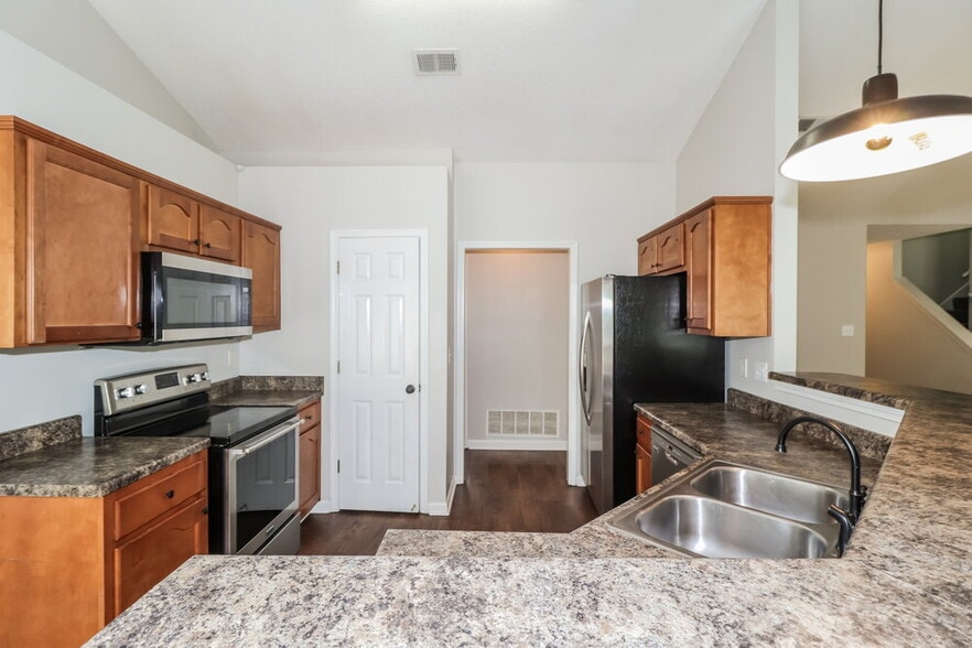 Building Photo - 8161 Loden Cove