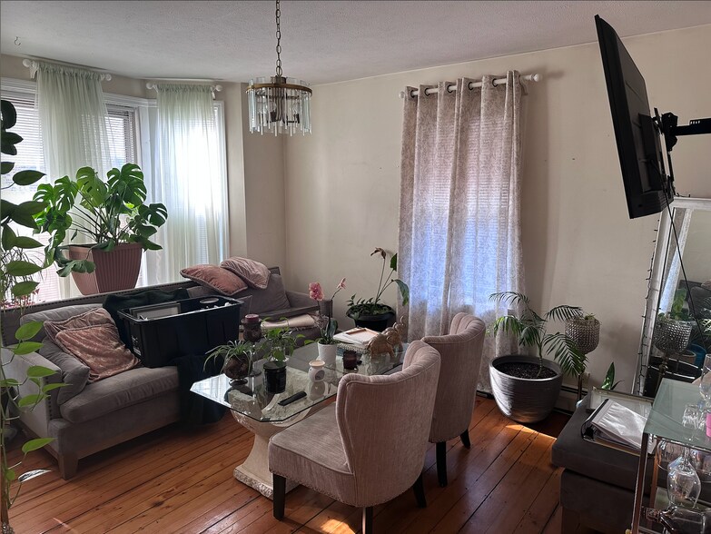 Primary Photo - 1023 Branch Ave