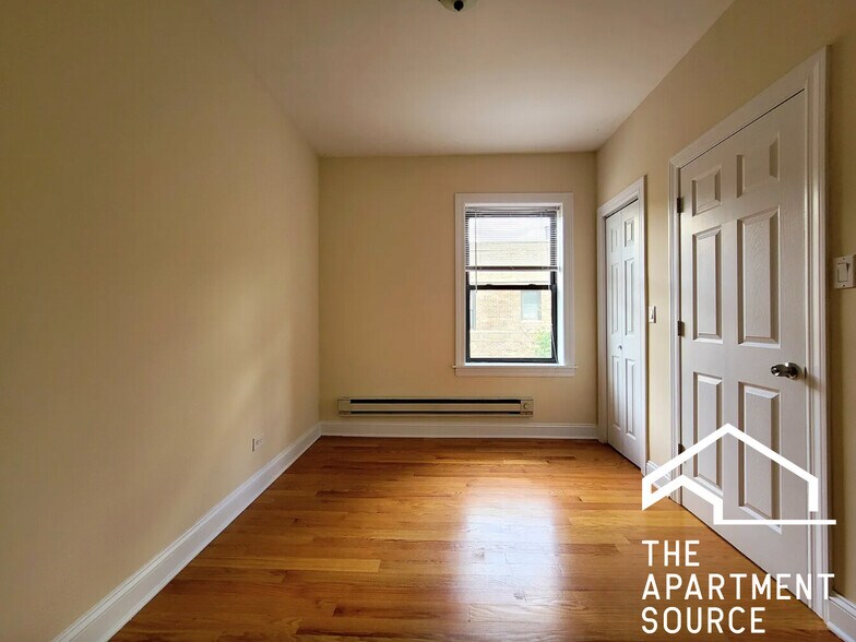 Building Photo - 3723 N Pine Grove Ave