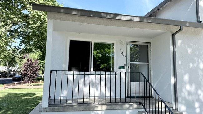 Building Photo - HOME FOR RENT