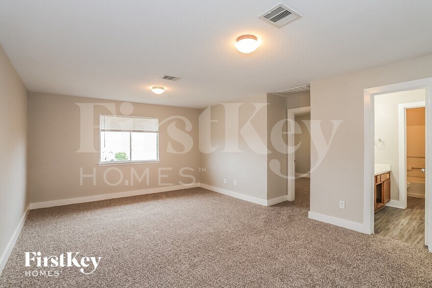 Building Photo - 19308 Stars Hollow Dr