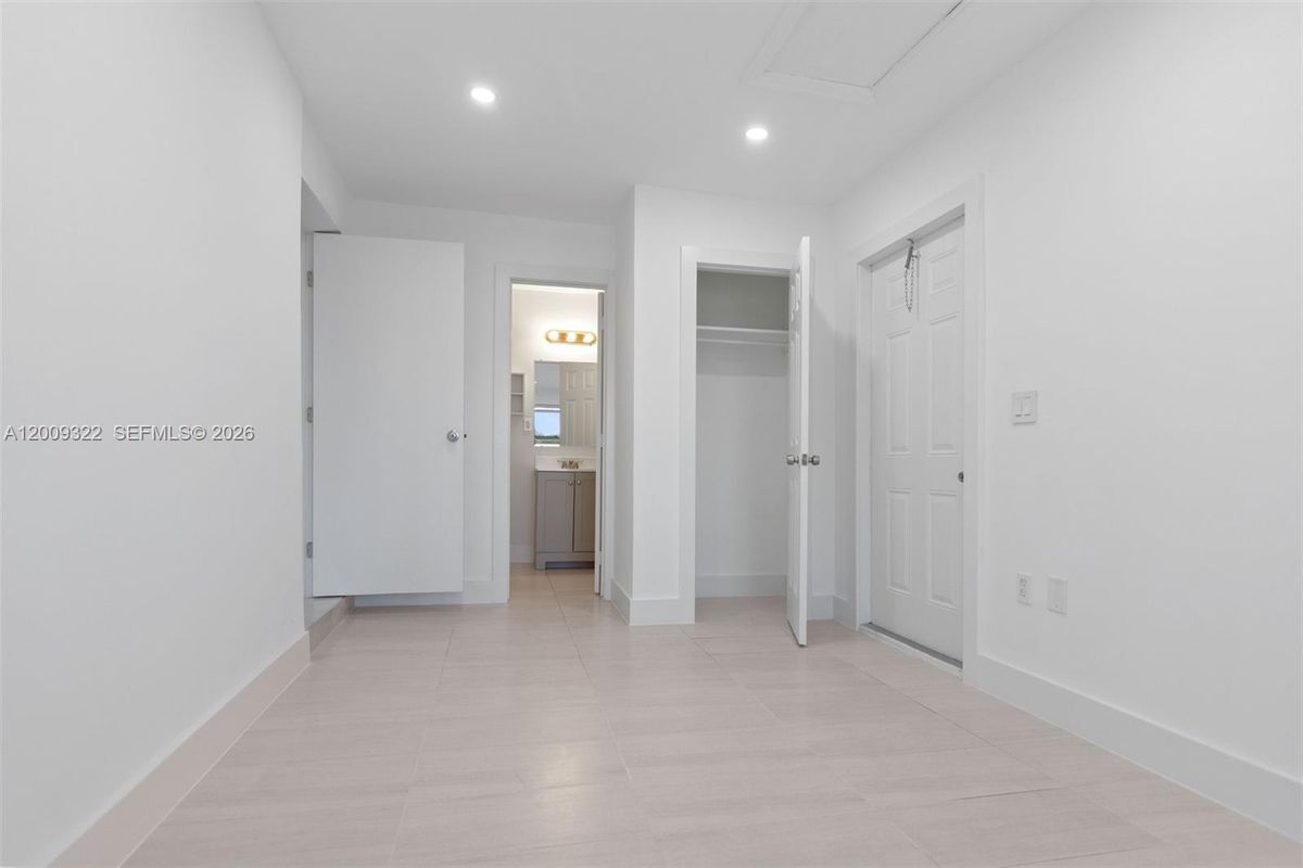 Building Photo - 1481 SW 49th Ave