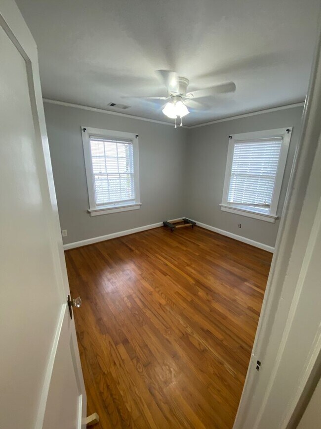 Building Photo - 4 Bedroom, 2 Bath Updated home in Jordan/Johnson area