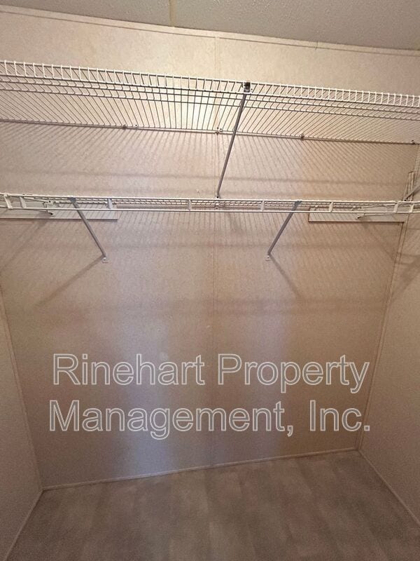 Building Photo - 5035 Park Creek Dr