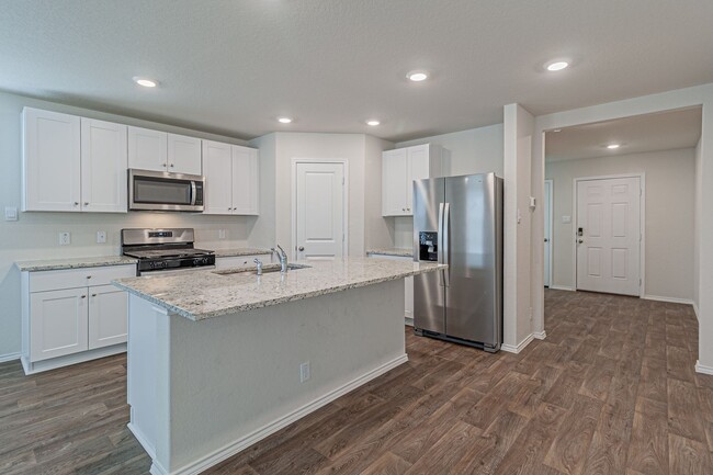 Building Photo - 4 bd/2 ba available NOW!! Wiseman/Talley F...