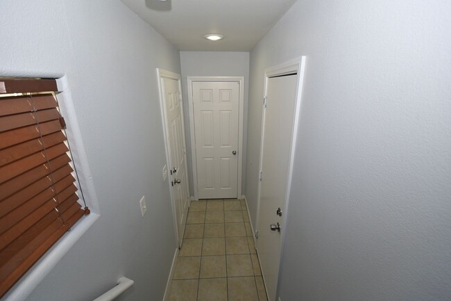 Building Photo - Spacious 2-bed 2-bath with Attached Car Ga...