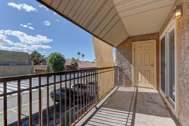 Building Photo - Beautiful condo at a great price!