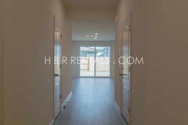 Building Photo - Modern & Spacious SINGLE STORY 4-Bedroom Home in Manteca – Fresh Updates & Comfortable Living