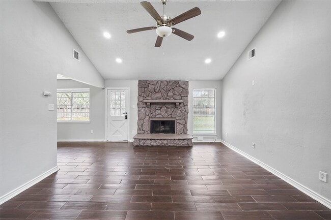 Building Photo - 2251 Middle Creek Dr