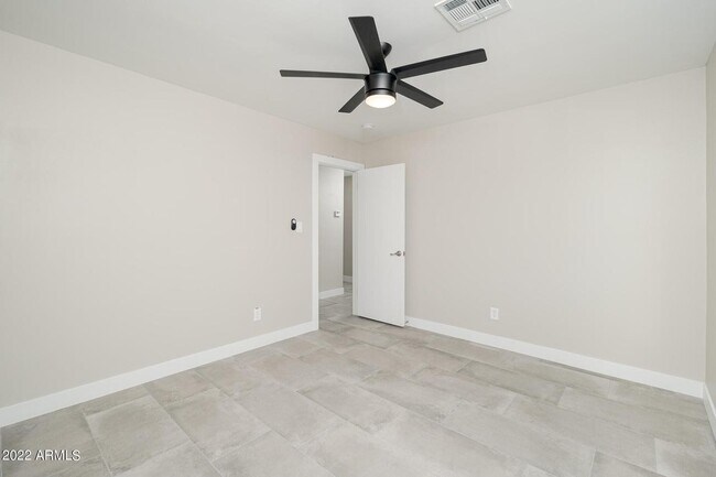 Building Photo - 9209 N 48th Dr
