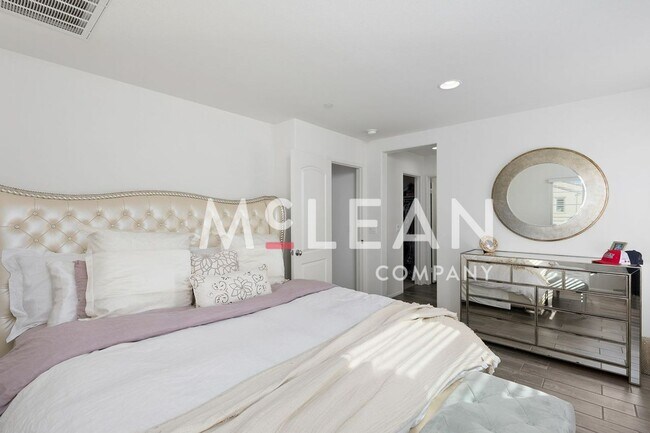 Building Photo - Gorgeous 2-Story 4-Bedroom Home with Loft ...