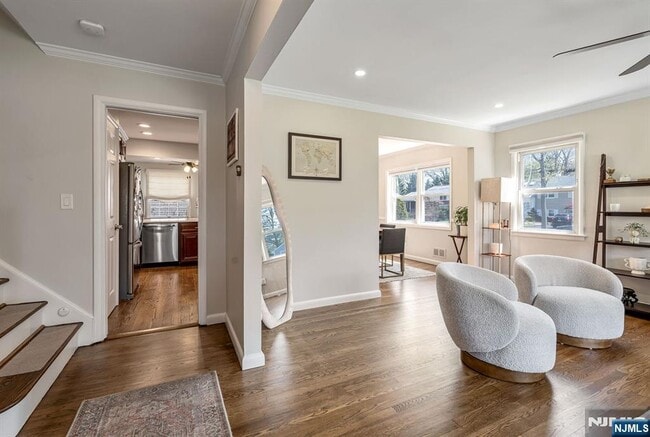 Building Photo - 542 Nagle St