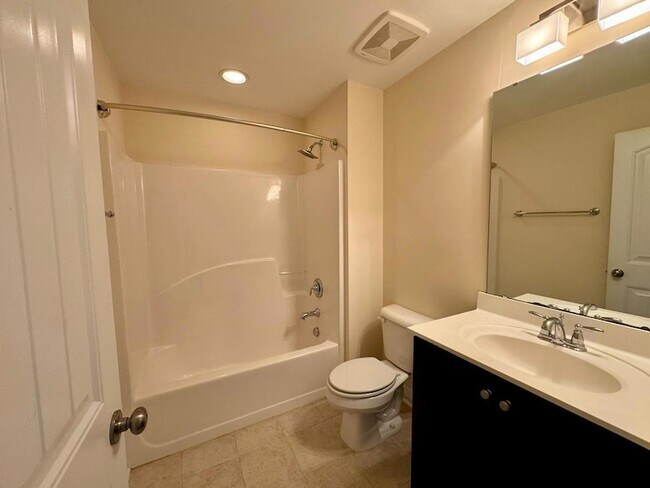 Building Photo - 563 Balsam Fir Dr