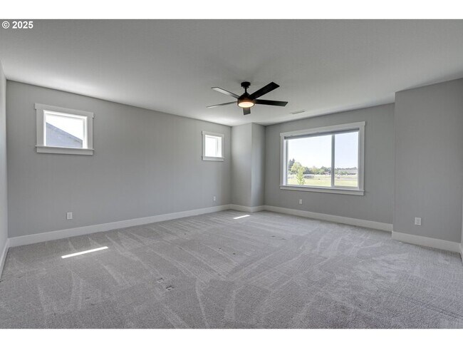 Building Photo - 10902 NE 119th Pl