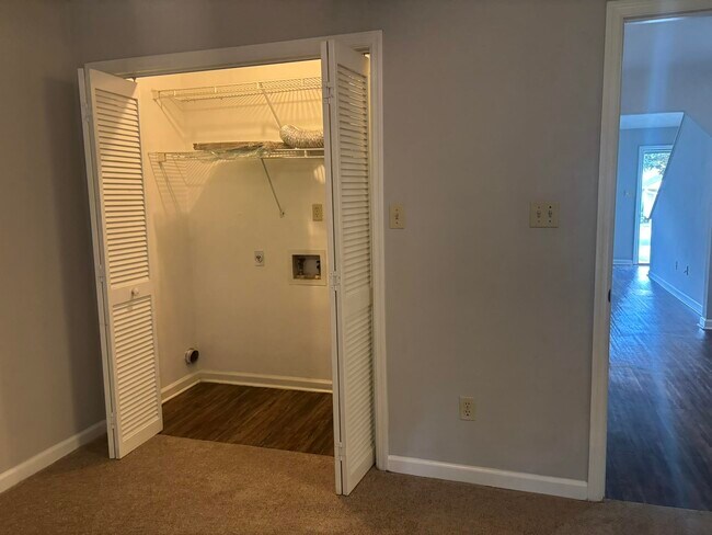 Building Photo - 2901 Richview Park Cir S