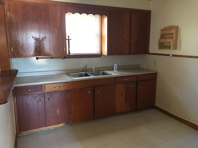 Building Photo - 3356 Russell Ave