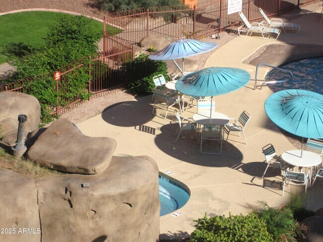 Building Photo - 4303 E Cactus Rd