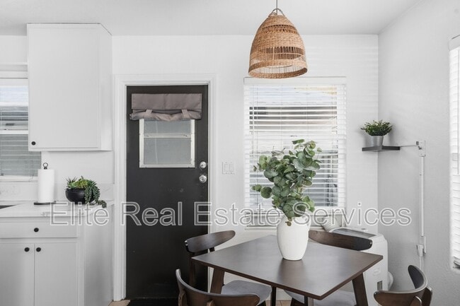 Building Photo - 2606 Juan St