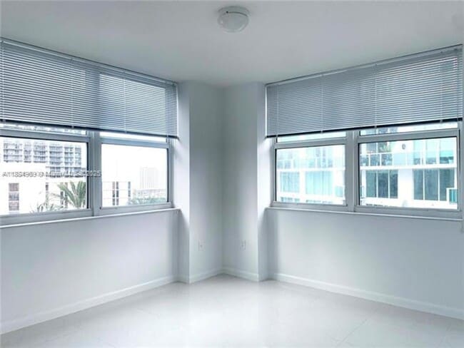 Building Photo - 31 SE 5th St