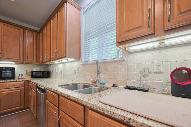 Building Photo - 24 Versante Ct