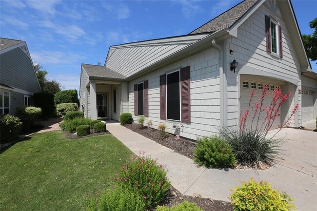 Building Photo - 233 Bonham Loop