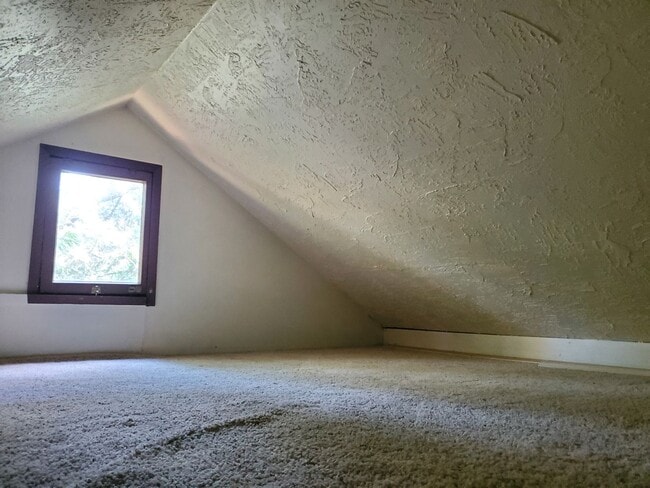 Building Photo - One Bedroom House