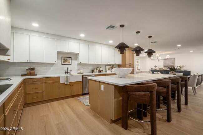 Building Photo - 7837 E Crestwood Way