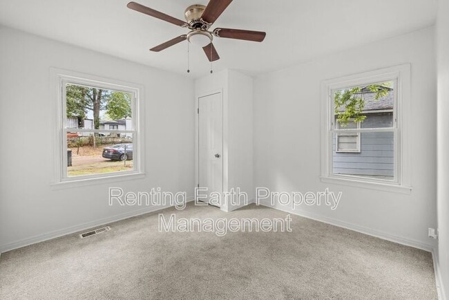 Building Photo - 5025 43rd Pl N