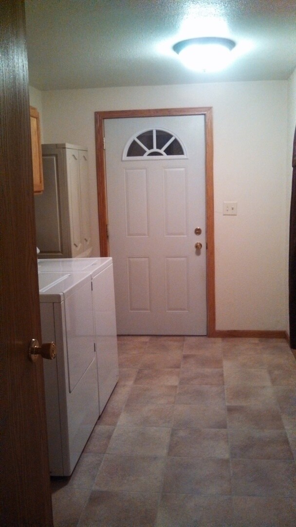 Building Photo - 3 BED | 2 BATH | SINGLE LEVEL | NORTH