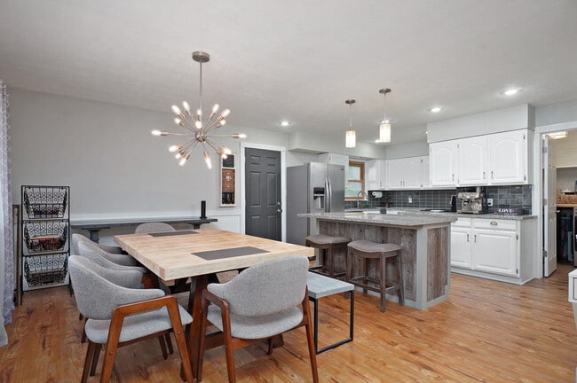 Building Photo - 2422 S Kickapoo Ave