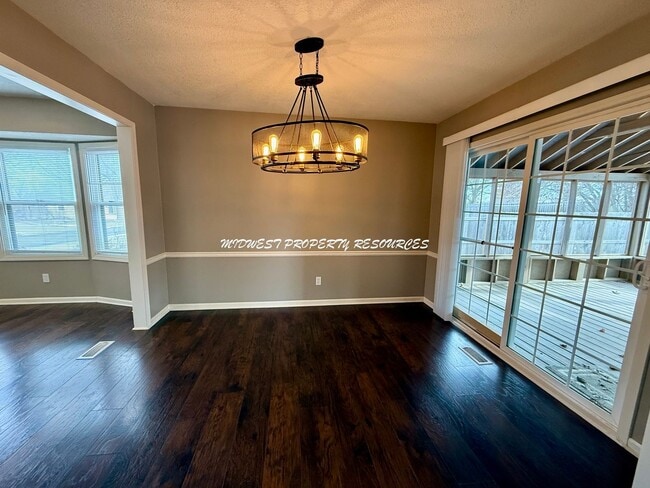 Building Photo - 3 Bed | 2 Bath Home for Rent – Lee’s Summit