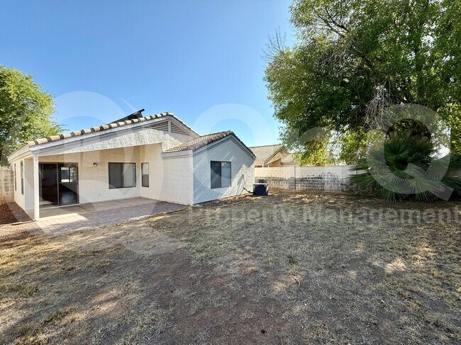 Building Photo - 1914 E Palomino Dr