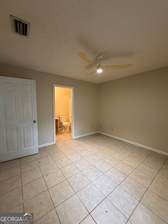 Building Photo - 414 Admiral's Walk Dr