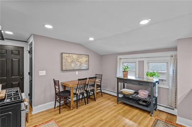 Building Photo - 86 Rochambeau Ave