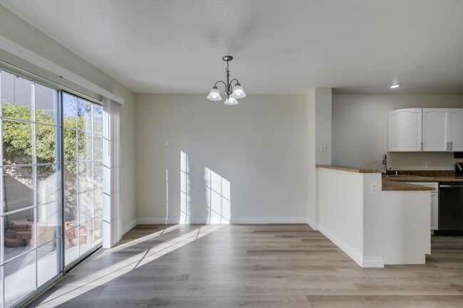 Building Photo - North Summerlin Townhouse with attached garage - 2 master suites