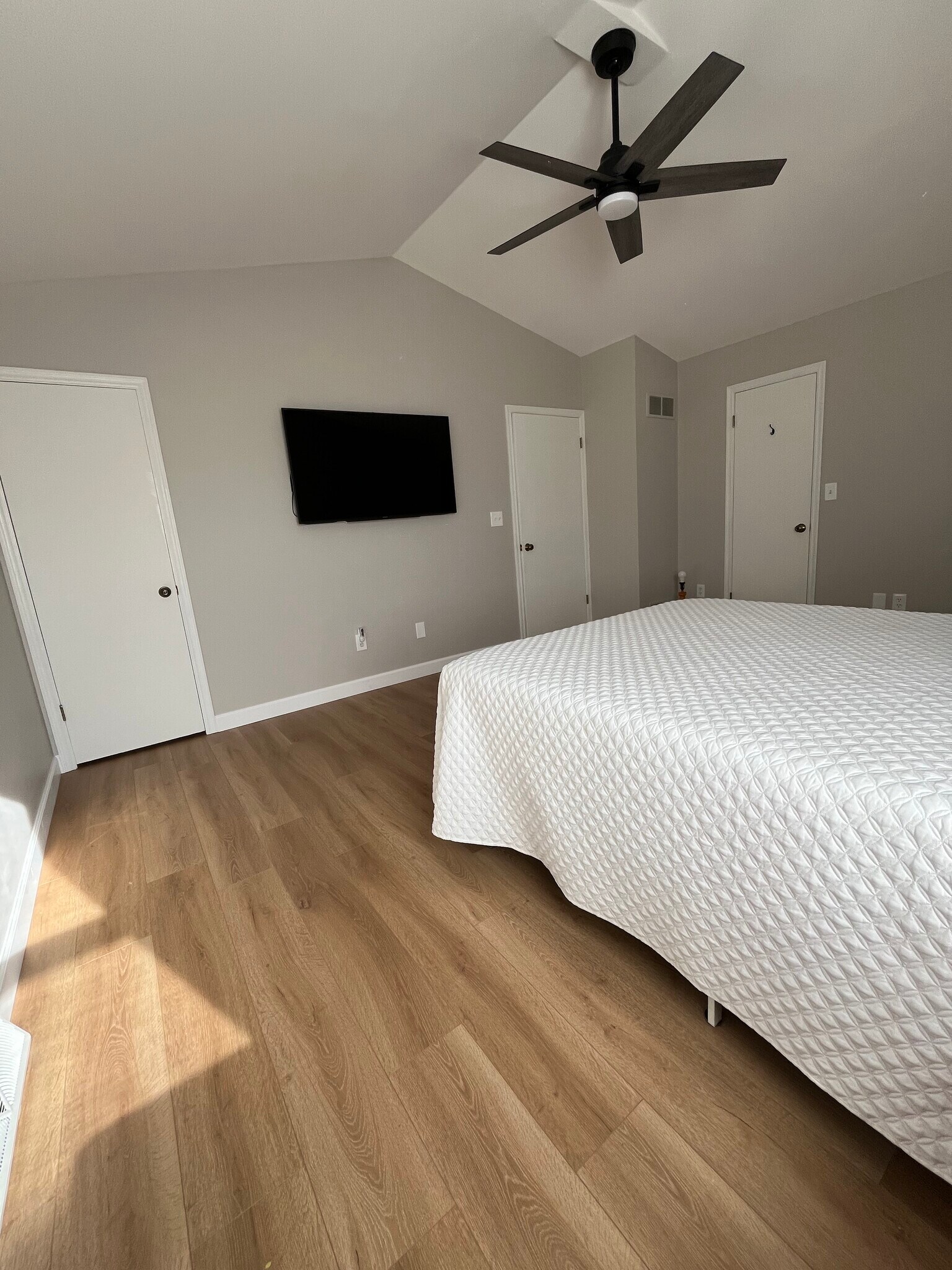 Master - 7811 S Burdick Ave