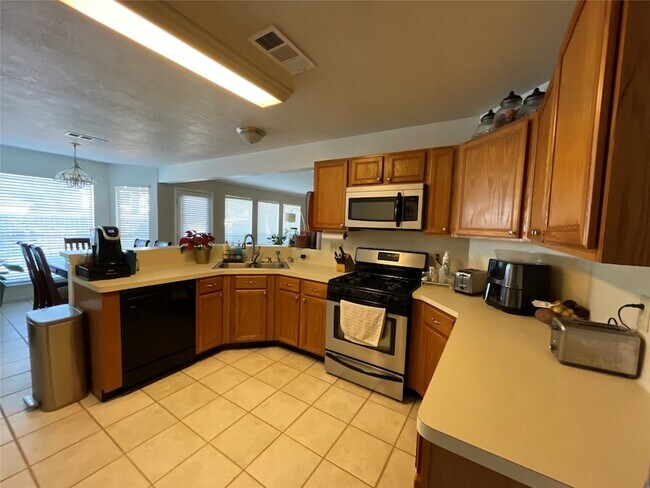 Building Photo - 14323 Cypress Ridge Dr