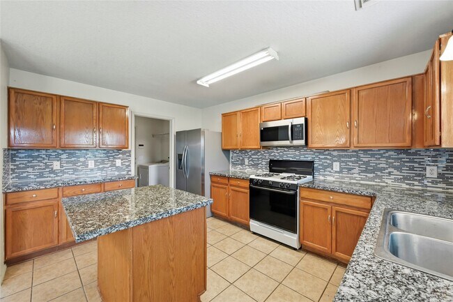 Building Photo - 14954 Sugar Sands Dr