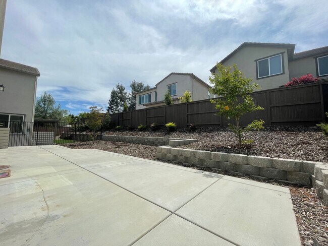 Building Photo - Introducing Your New Dream Home